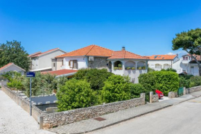 Apartments with a parking space Mirca, Brac - 729